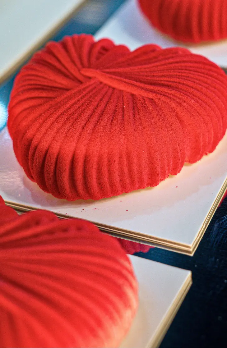 Molds for baking cakes and desserts
